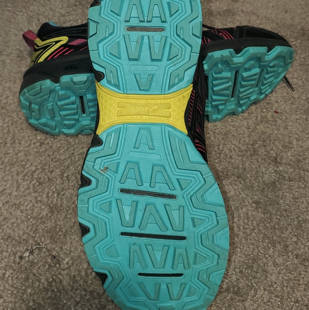 ASICS - Picture 2 of 3